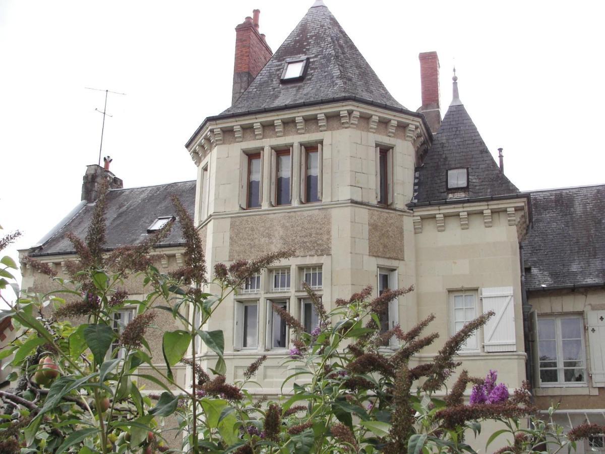 La Tourelle Des Echelles Bed & Breakfast Lesigny  Exterior photo